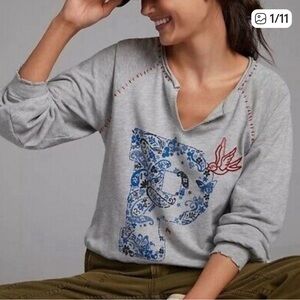 Anthropologir Pilco Women's Gray Pullover Sweatshirt with Blue Graphic P